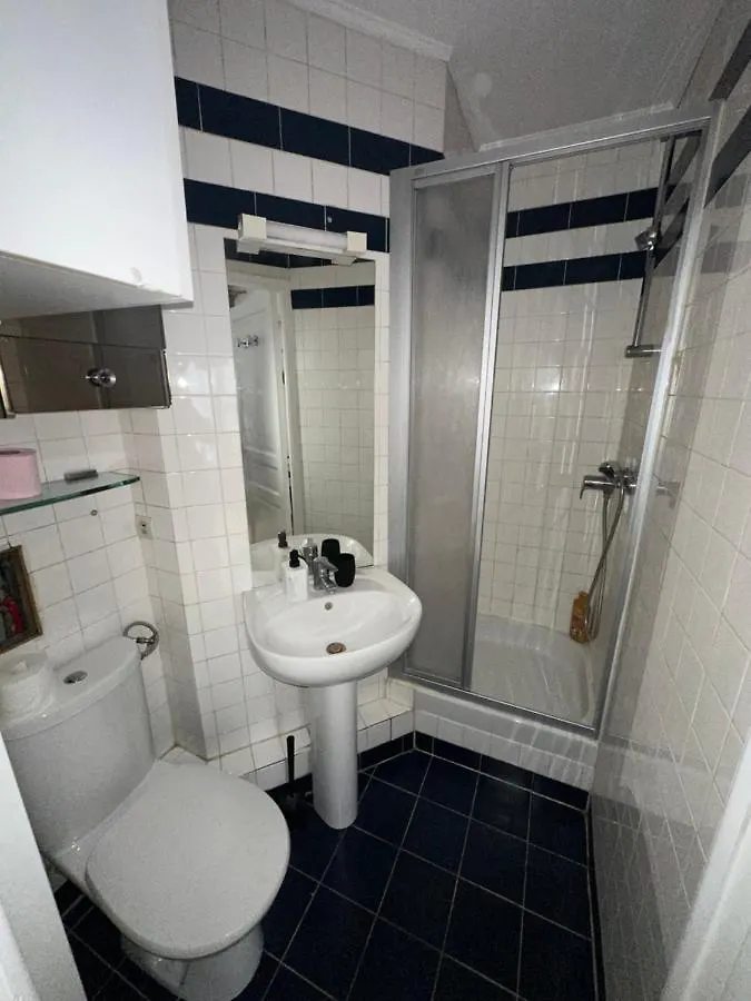 Champs Elysees Apartment 1C Parigi