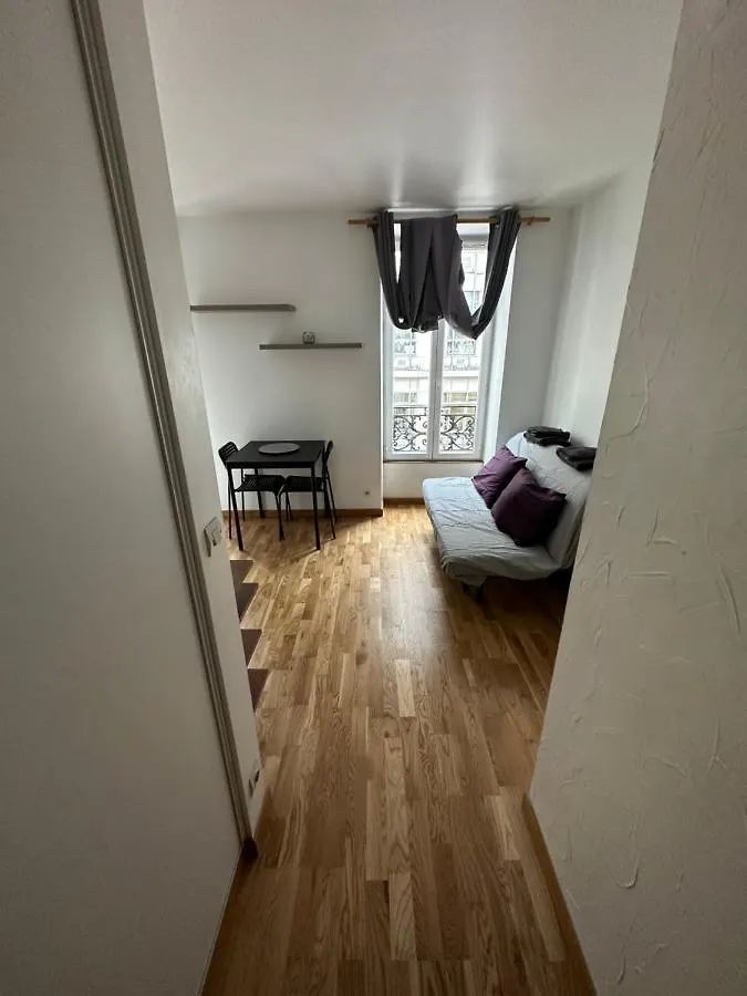 Champs Elysees Apartment 1C Paris