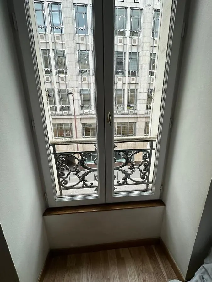 Champs Elysees Apartment 1C Paris France