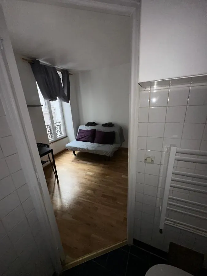 Champs Elysees Apartment 1C Paris
